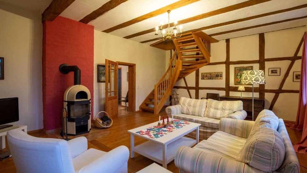 Borrentin Apartment | Altes Pastorat: Wohnung mit Kamin und Großem Garten