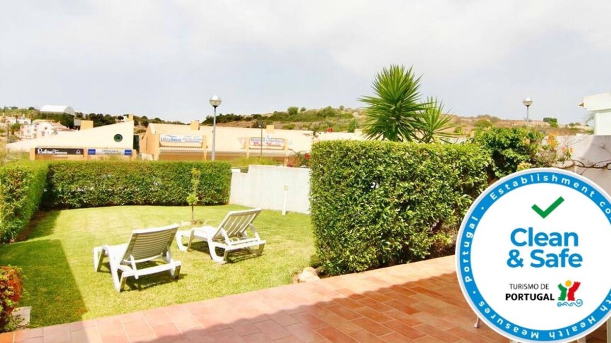 Urbanizacao dos Calicos Apartment | Alto dos Caliços 2BR House w/Garden by LovelyStay