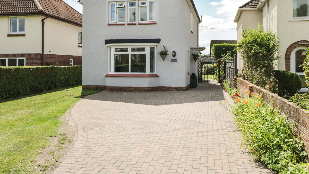 Portskewett Cottage | ALVIA, romantic, with a garden in Portskewett