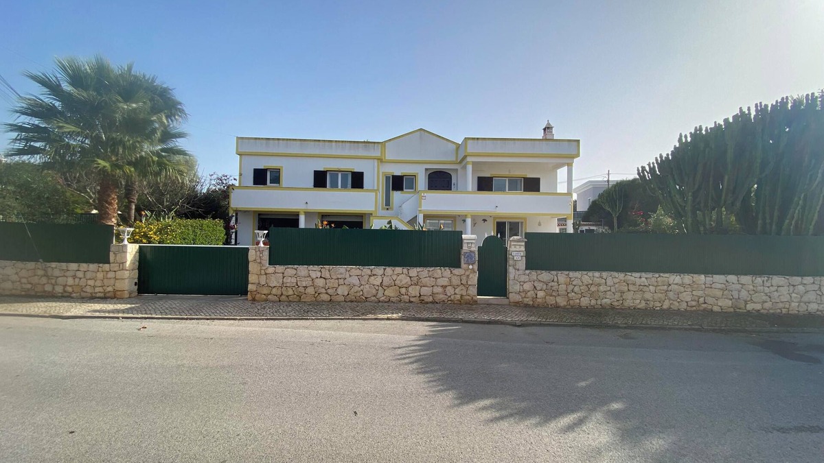 Montes de Alvor Villa | Alvor villa with mountain view. Salt water heatable private pool.