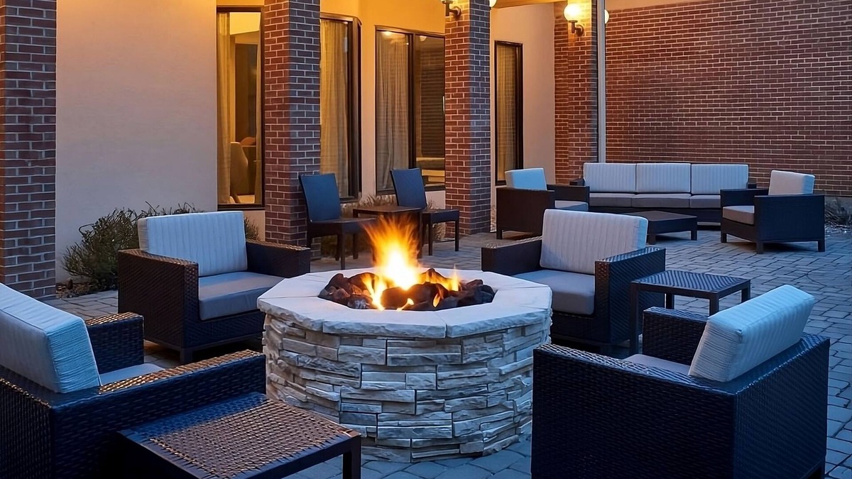 Indianapolis Hotel | Always a Great Idea To Unwind! Pets Allowed, Near Bumblebee Ruins
