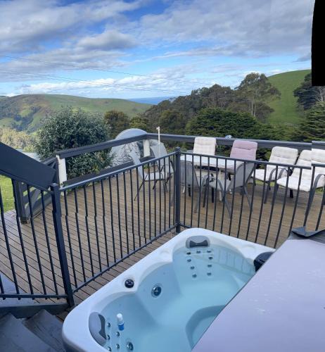 Apollo Bay House | Alyeska farm house