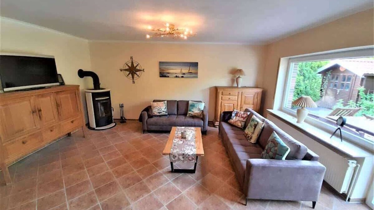 Ditzum House | Am Sielblick Summary: