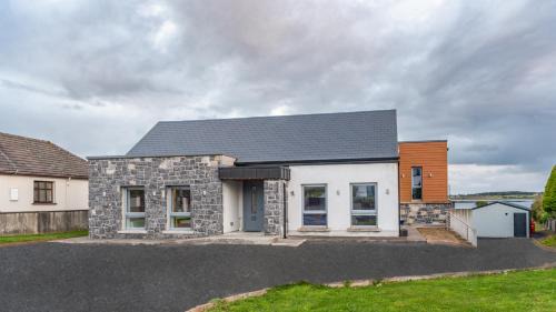 Roscoe Bed & Breakfast | 'Amalfi' Coast Road, Oranmore