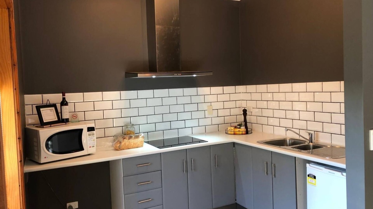 Tatachilla Bed & Breakfast | Amande Bed and Breakfast