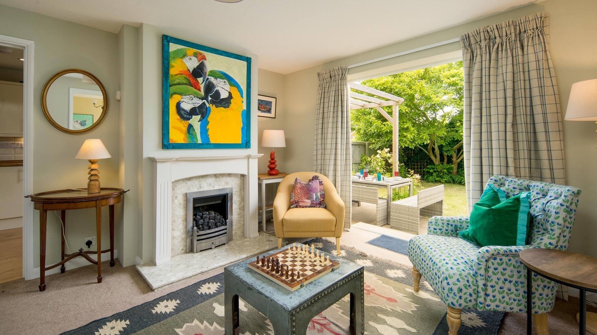 Bembridge Apartment | Amandil spacious 4 bedroom cottage in Bembridge