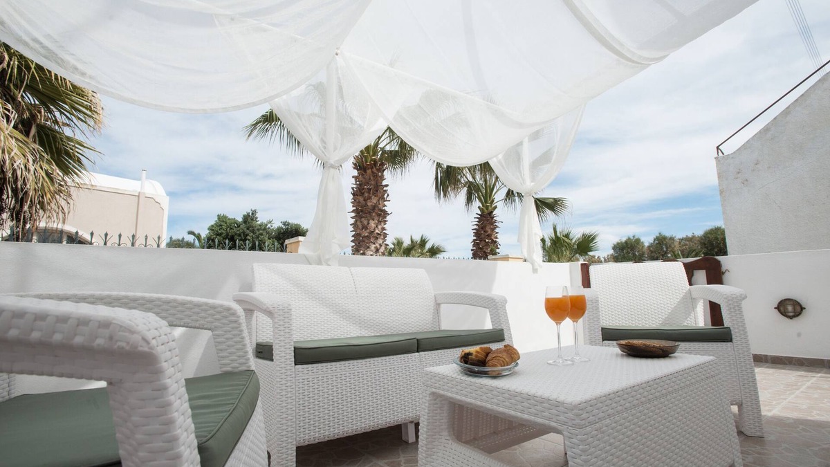 Agios Georgios Cottage | Amantes Amentes - Beach House Santorini