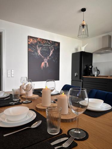 Elgersweier Apartment | AMAO Indigo - Rollstuhlgerechte Suite - 62 qm - Balkon & Tiefgarage - Aufzug - Nähe Messe - bis 10 Pers 2Whg