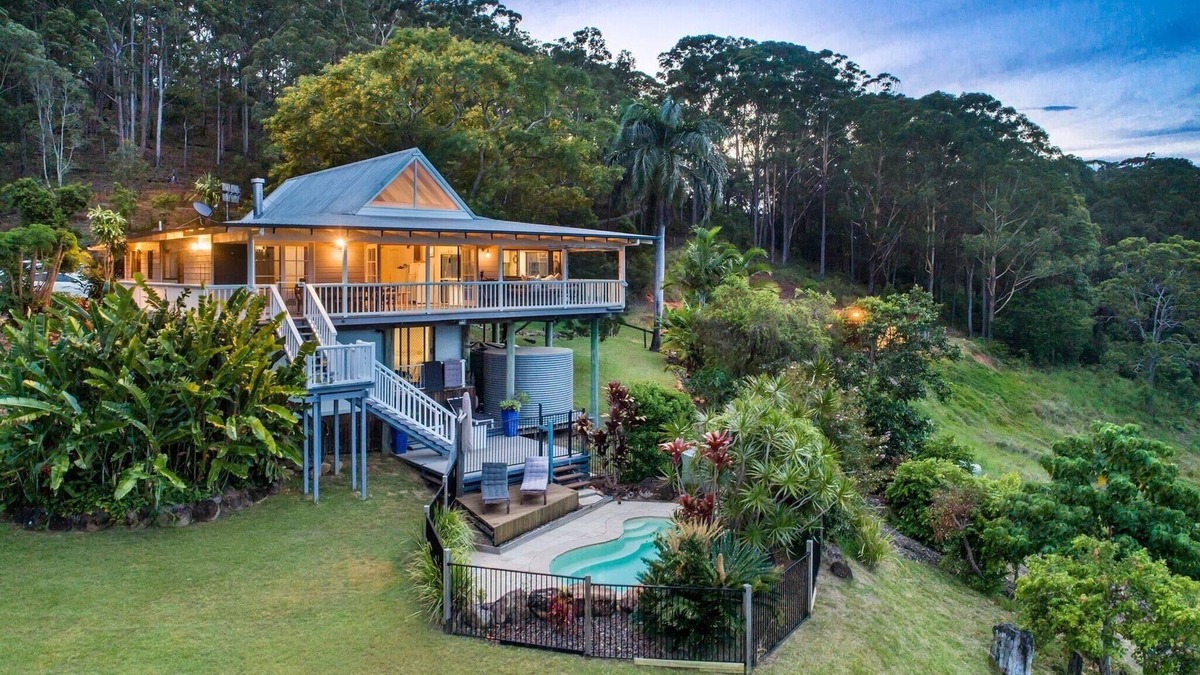 Verrierdale House | Amara Guest House: Retreat Venue with Yoga, Sauna & Pool Near Sunshine Coast