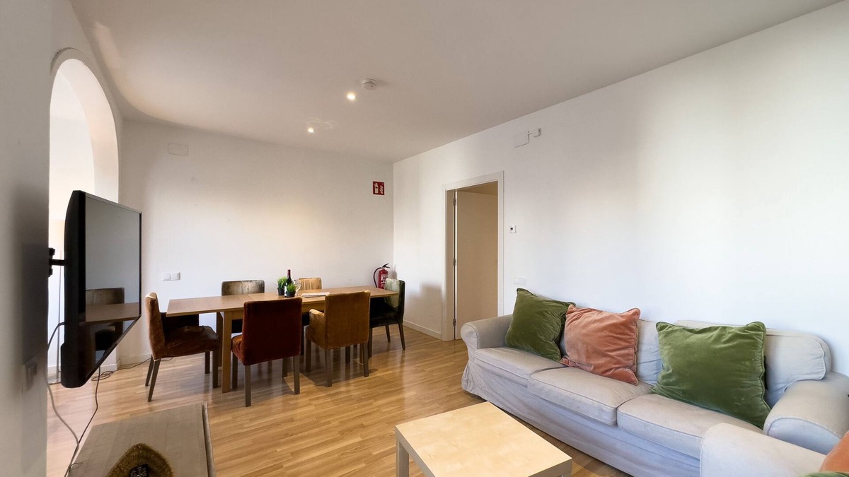 Sants Apartment | Amazing 4-bedroom apartment just minutes from downtown