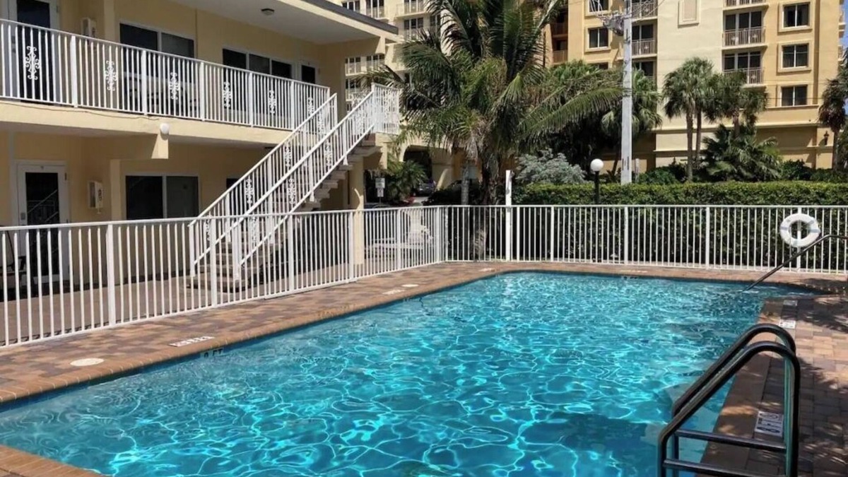 The Cove Condo | Amazing 1-Bedroom Deerfield Beach Condo block to the Beach