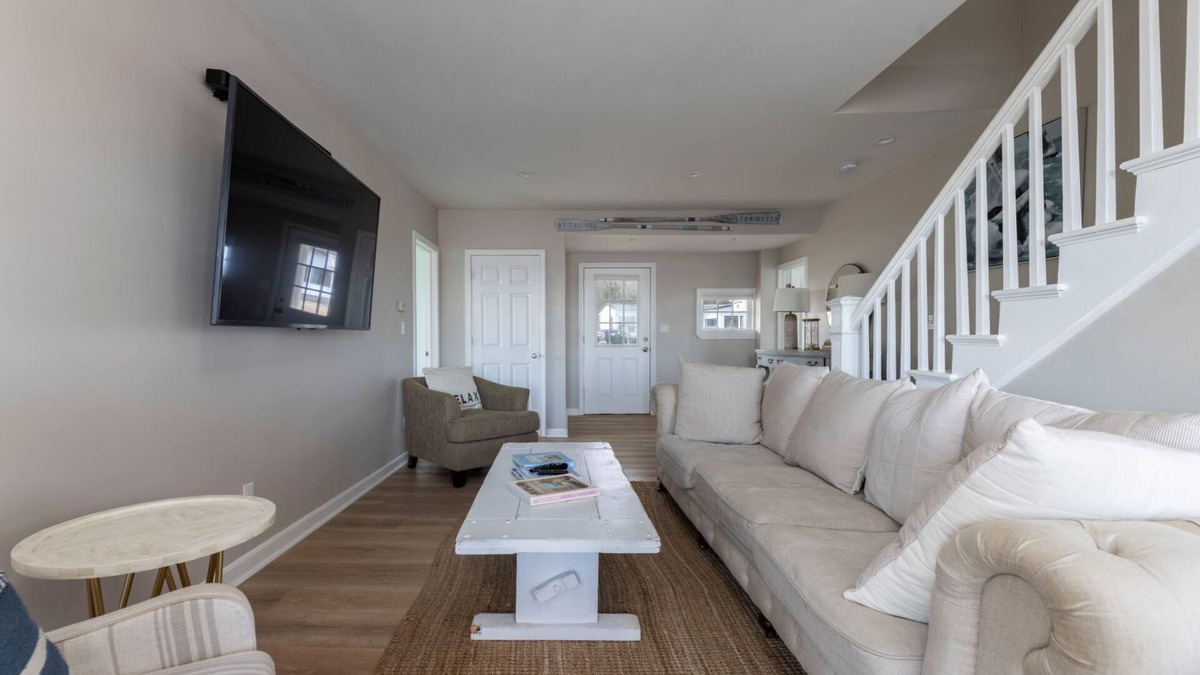 Stonington House | Amazing 10 Bedroom Compound on the Water with 6 Bedroom Home & 4 Studio Cottages