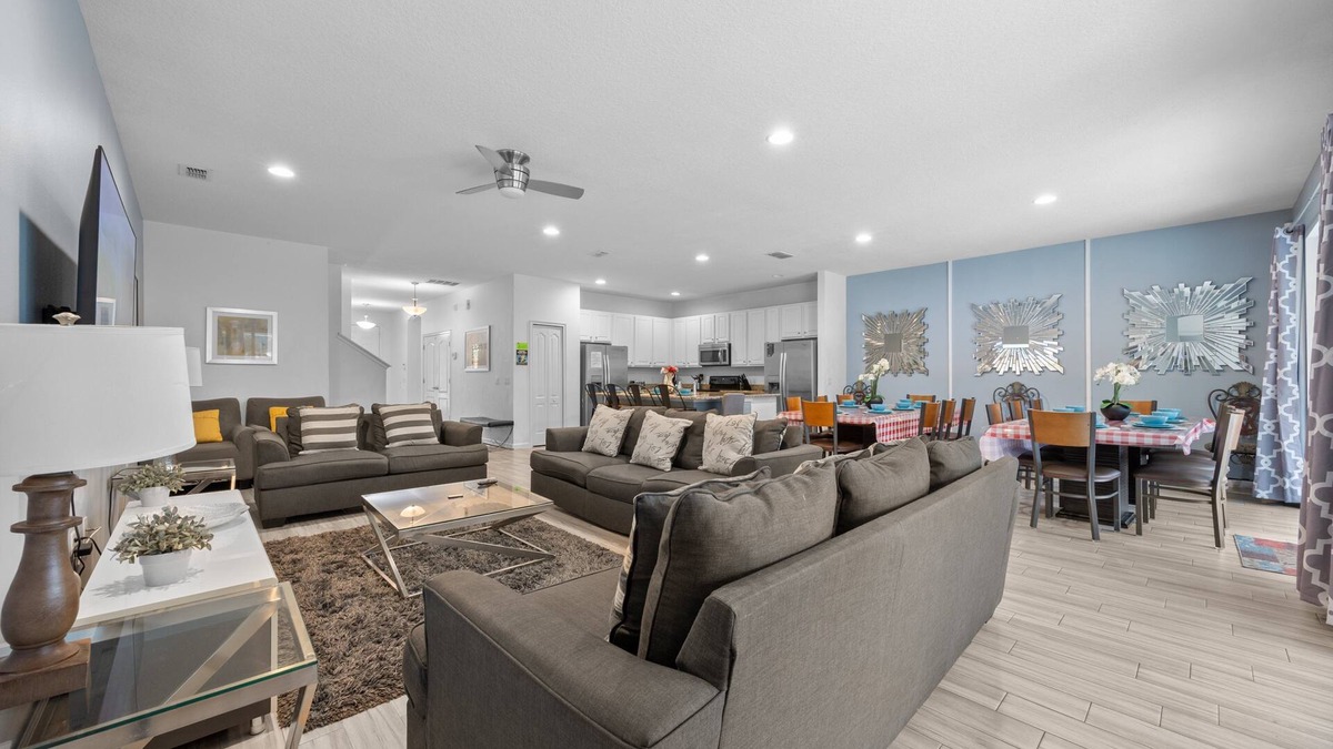 Davenport House | Amazing 10BR/8BA hot tub/pool table/5257 Solterra resort