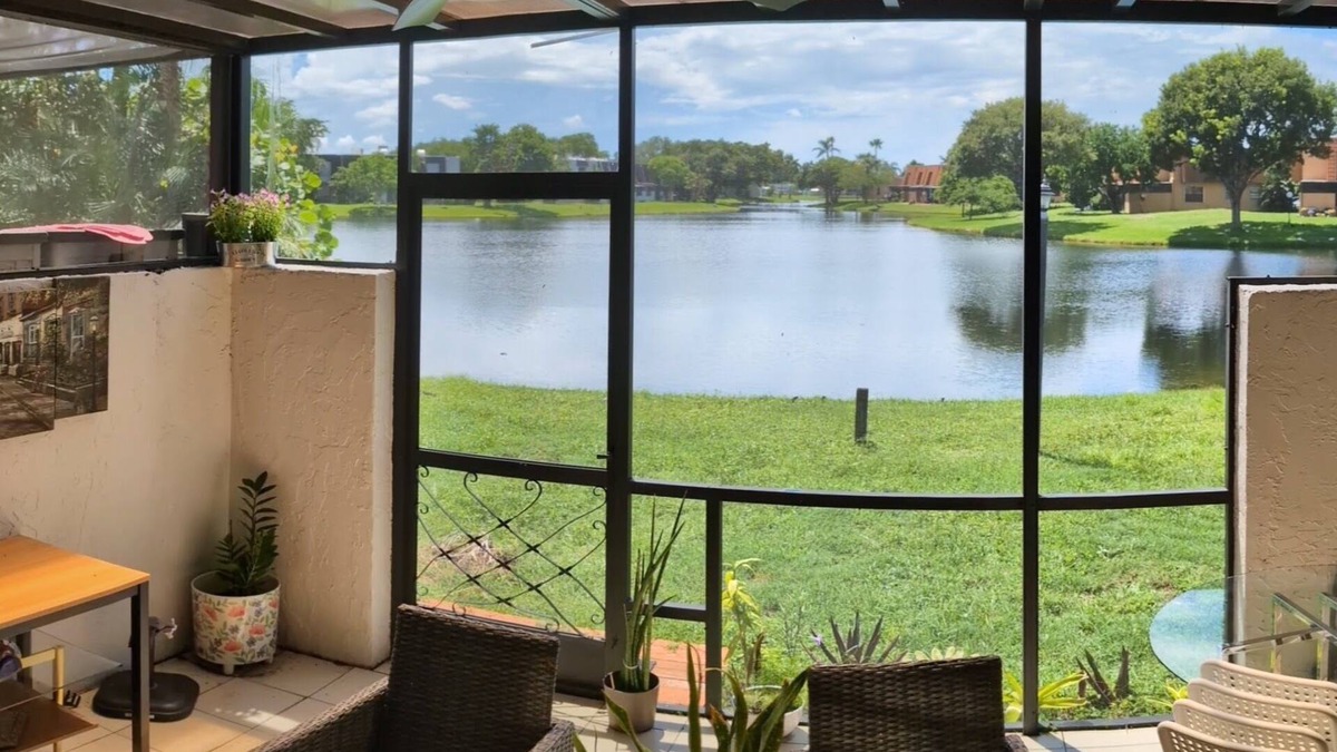 Pembroke Pines Apartment | Amazing 2-bedroom lakefront apartment with AC in Pembroke Pines