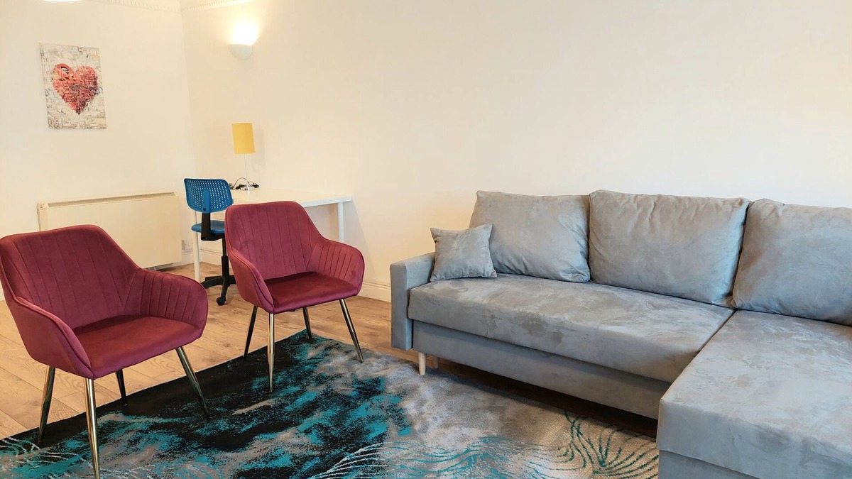 Tooting Apartment | Amazing 2BR Flat opposite Tooting Common and close to transport links