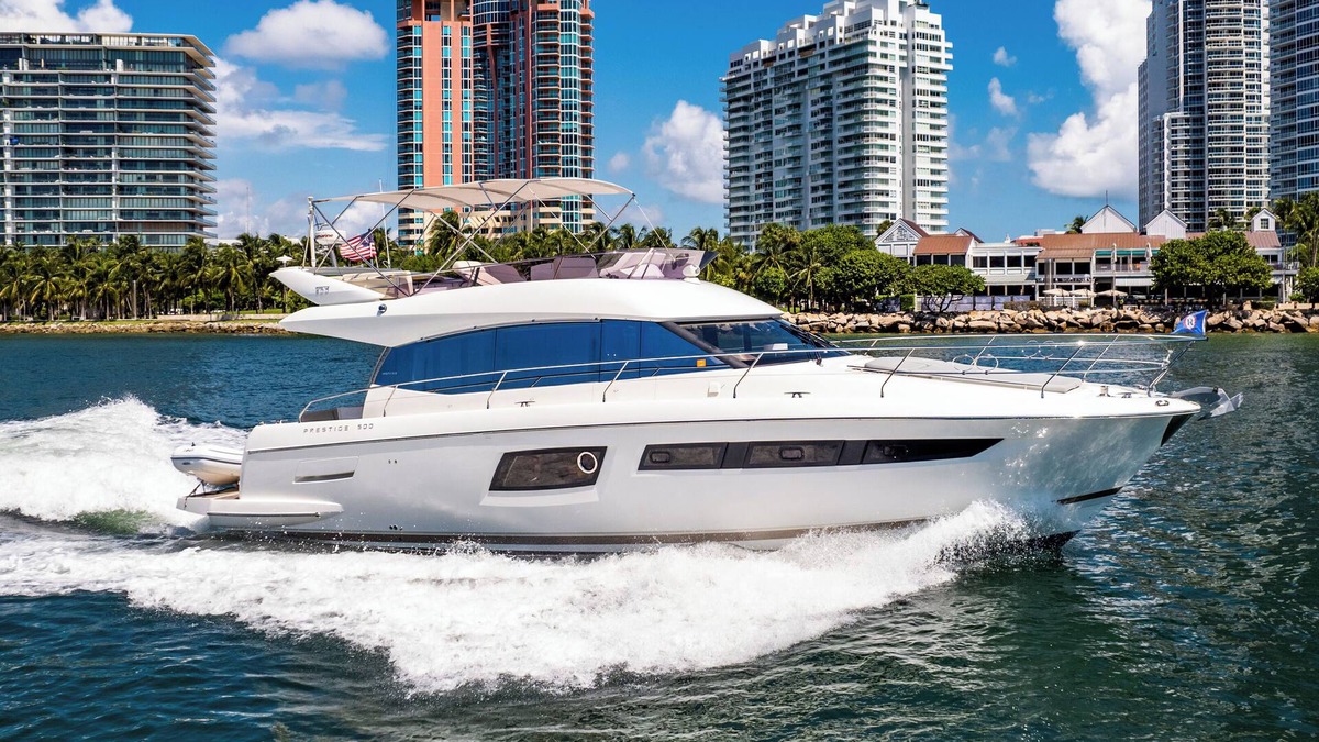 Keystone Point Boat Rental | Amazing 3 bedrooms luxury yacht in North Miami