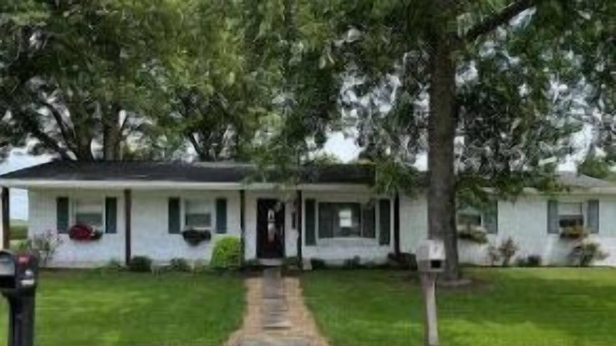 Vincennes House | Amazing 4 Bdrm House- Sleeps 10