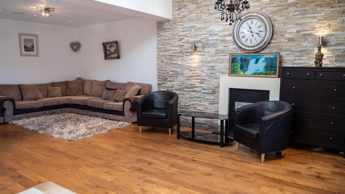 Becontree House | Amazing 4 Bedroom house with a garden