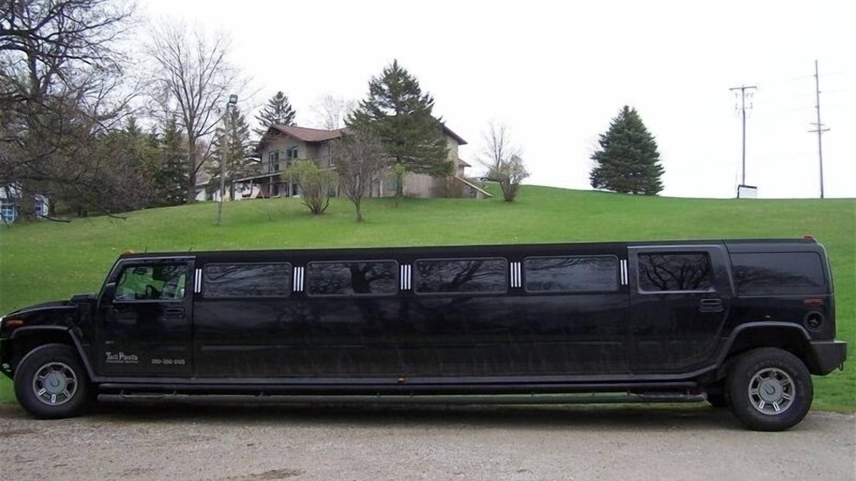 Markesan House | Amazing 4800 Sq Ft Home with Lake View! Hummer Limousine/or Bus Avail