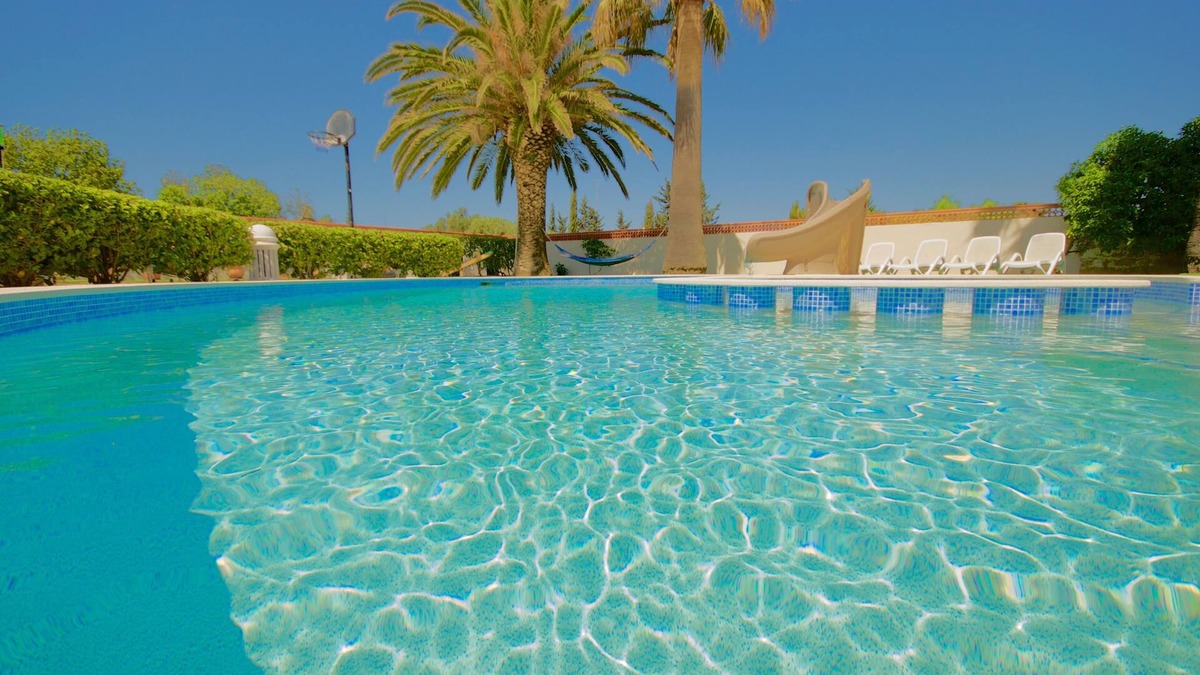 Luz House | Amazing 6 Bed Villa. Pool with slide & toddlers pool