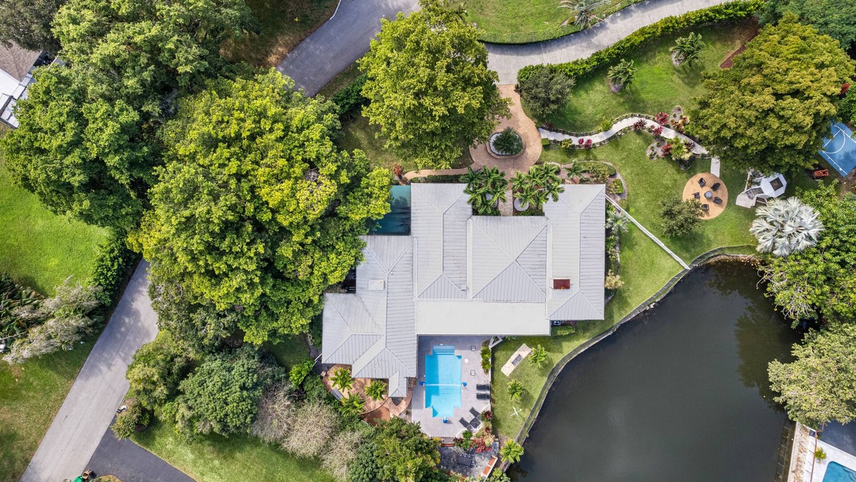Davie Villa | Amazing 8BR w/Pool, Lake View&Tons of Amenities!