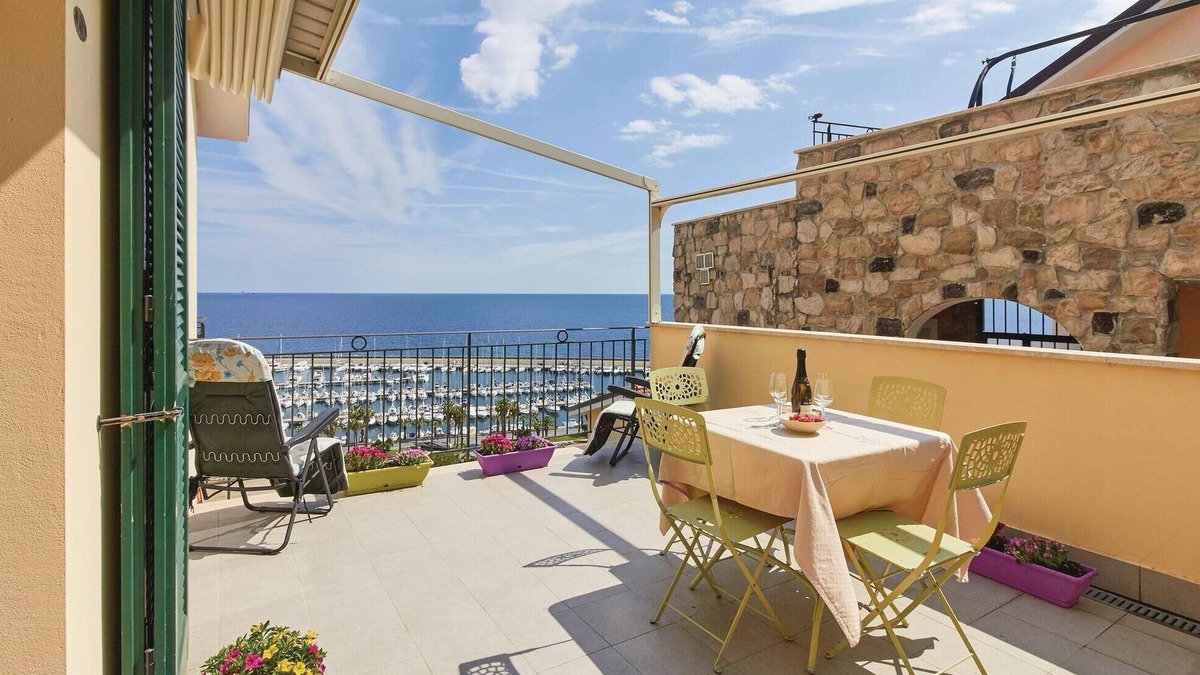 Cavi Apartment | Amazing apartment in santo stefano (im)