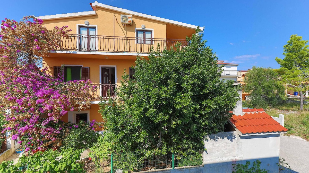 Okrug Donji Apartment | Amazing apartment in Okrug Donji