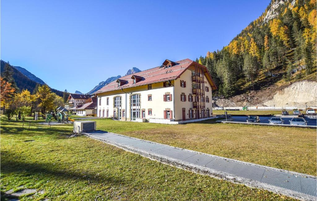 Carbonin Apartment | Amazing Apartment In Località Carbonin