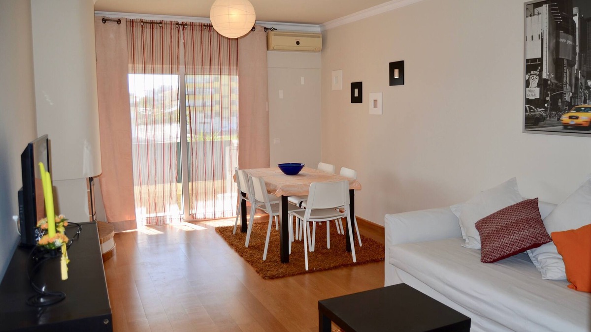 Montenegro House | Amazing apartment, WiFi, near Faro airport and Beach!