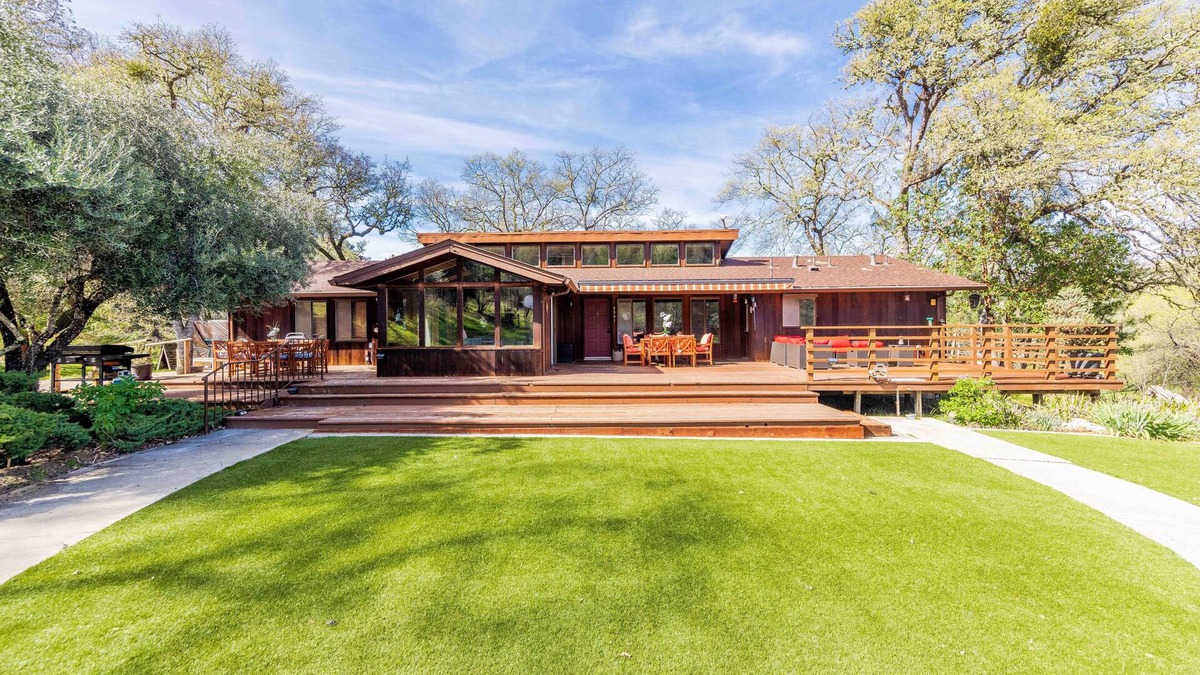 Ukiah House | *Amazing Beautiful Redwood Retreat Home