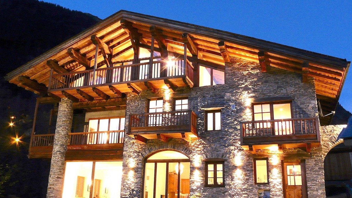 Sainte-Foy-Tarentaise Ski Chalet | Amazing Catered Chalet, 4 ensuite rooms :Ste Foy,Val d'Isere,LesArcs,La Rosiere