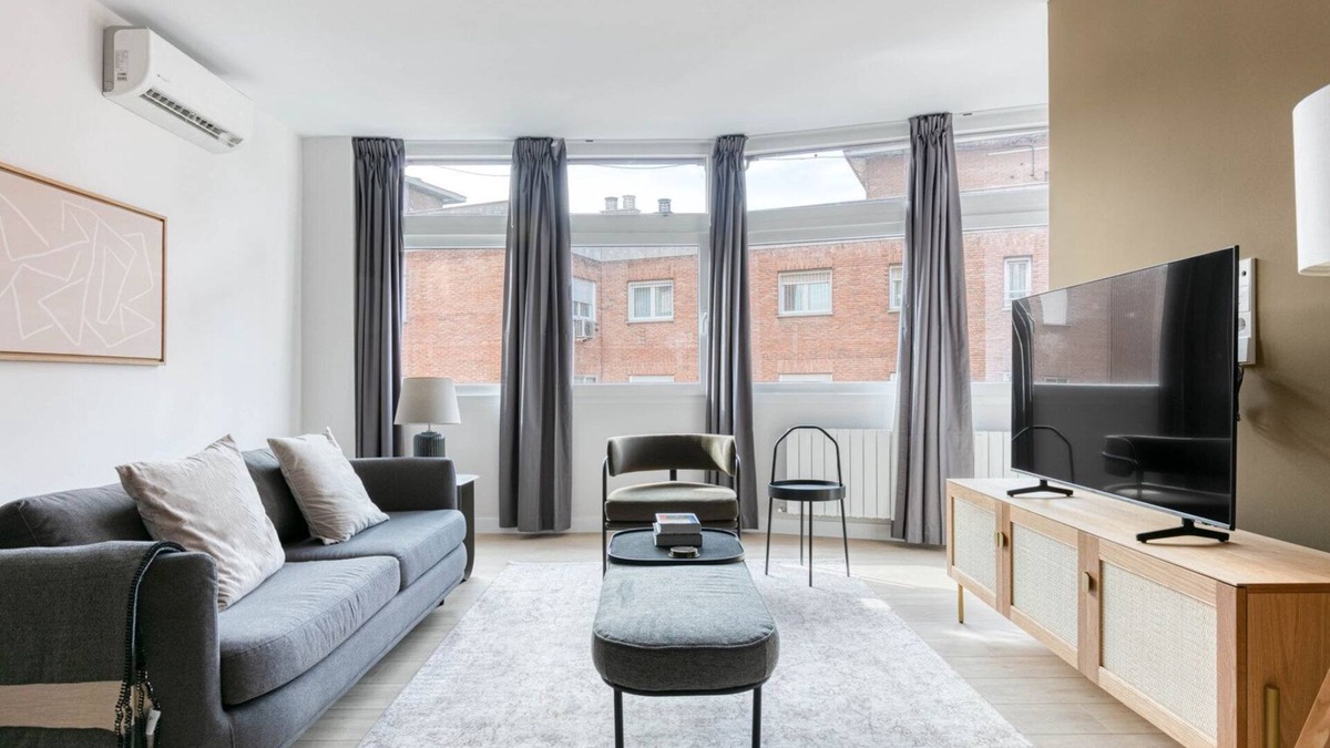 Cotos Apartment | Amazing Chamartin 2BR w/gym & swimpool, by Blueground