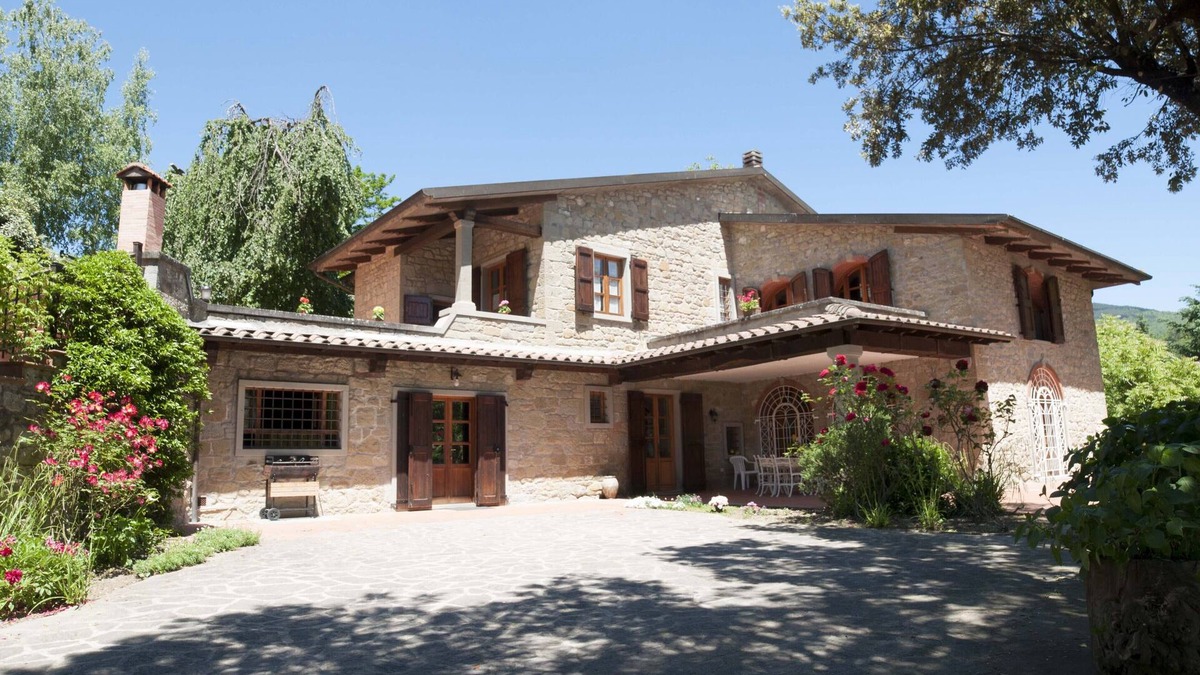Porciano Villa | Amazing countryside villa with private pool in Tuscany between Arezzo & Florence
