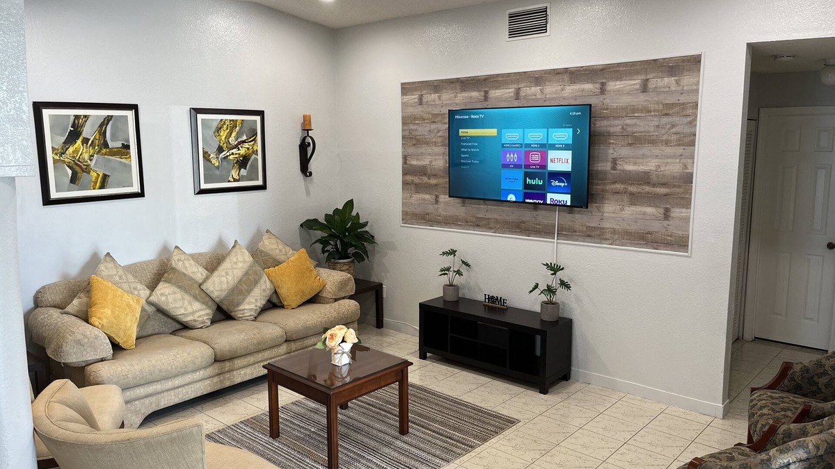 Ludlam House | Amazing & cozy Duplex near Zoo Miami
