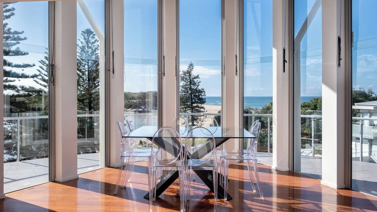 Currimundi Apartment | Amazing Currimundi Lakefront Ocean Penthouse