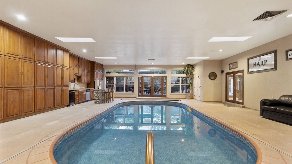 Glenwood Hills House | Amazing Family Vacation with Huge Indoor Pool