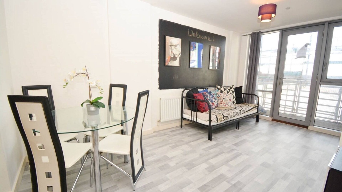 Stratford and New Town Apartment | Amazing flat with a View in the heart of Stratford 25 minutes from City center