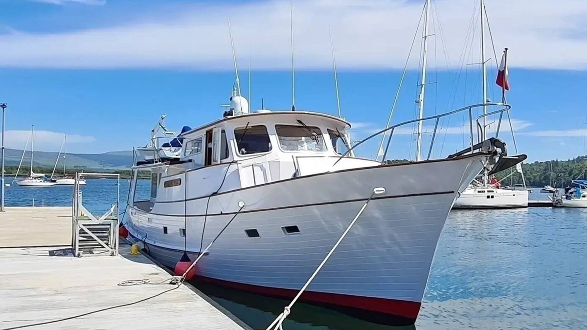 Lottsburg Boat Rental | Amazing Fun with great view 3-bedroom boat with AC and WiFi in Lottsburg