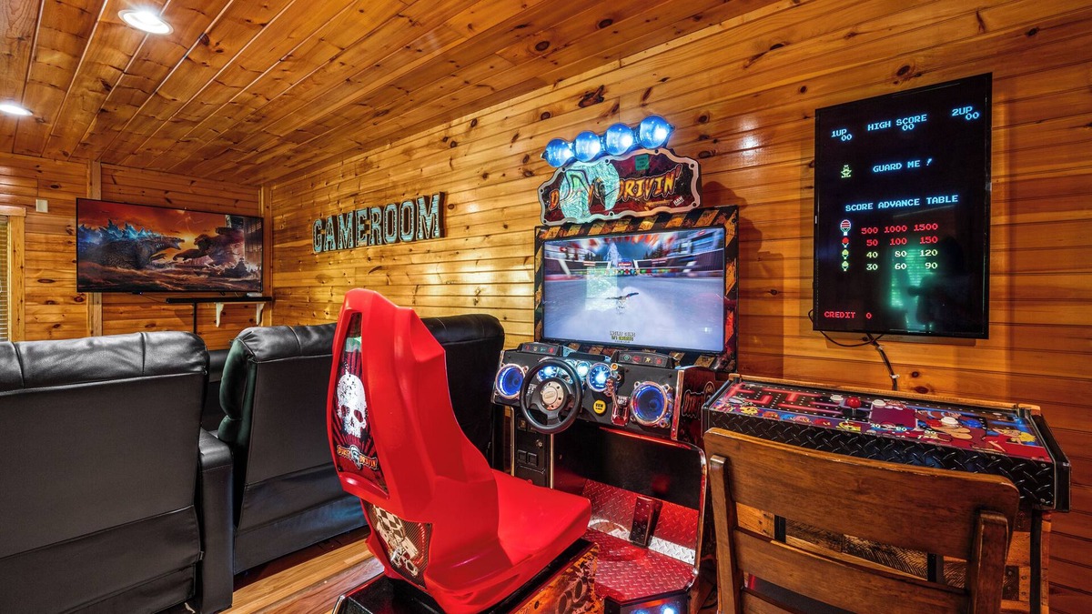 Hemlock Hills Cabin | AMAZING Game Room, Hot Tub, Gatlinburg, Private