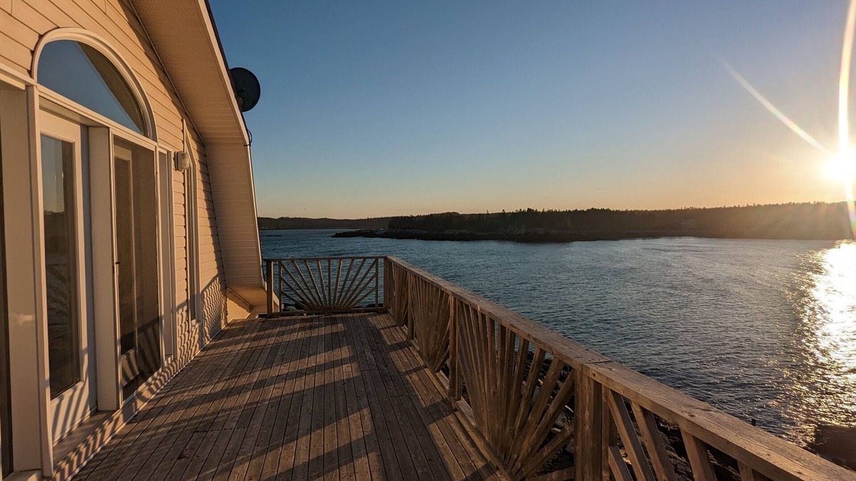 Canal House | Amazing getaway perched on the shore of Seeley's Cove