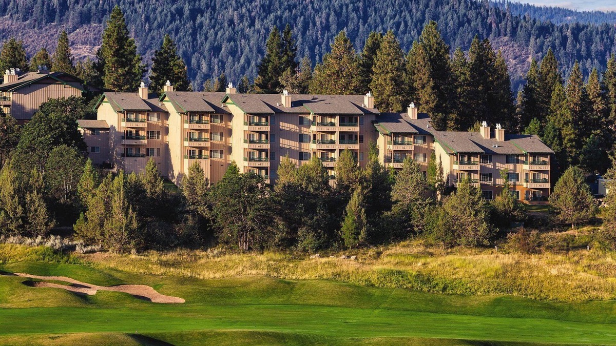 Klamath Falls Resort | Amazing golf, fishing, water sports !