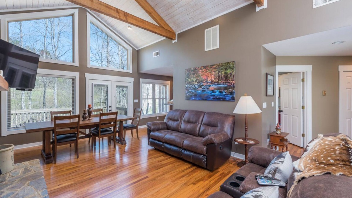 Old Fort House | Amazing Grace on Mackey Creek | 5 Acres | Screened Porch | Fire Pit