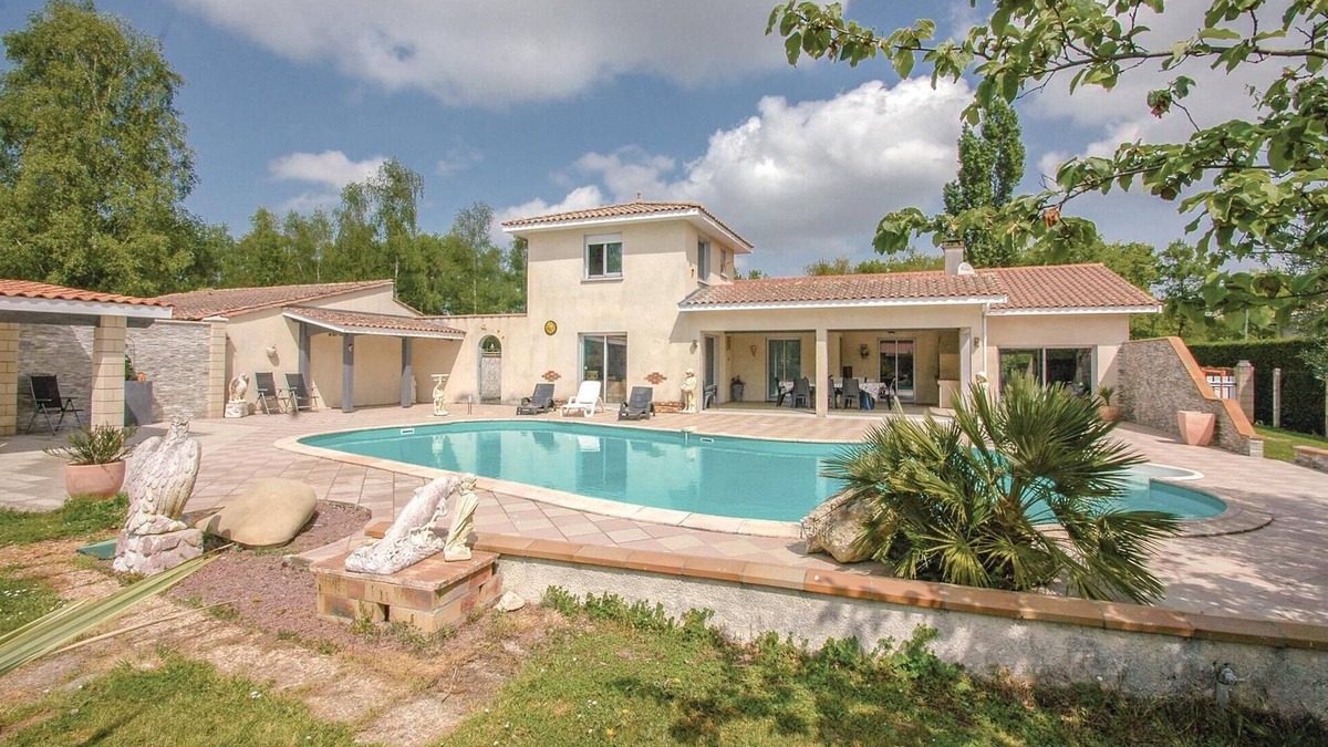 Saint-Vivien-de-Medoc House | Amazing home in Saint-Vivien-de-Medoc