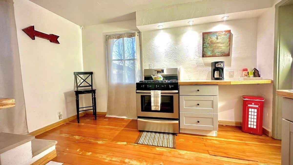 Raton Cottage | Amazing historic 1800s Carriage House!