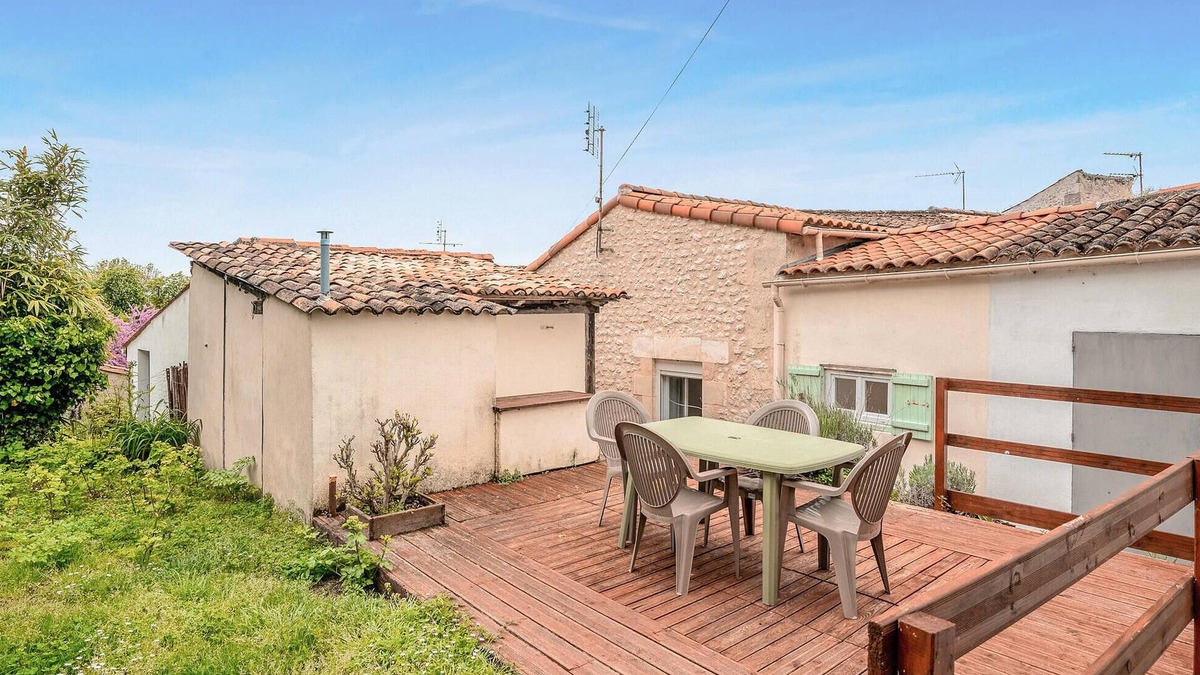 Mortagne-sur-Gironde House | Amazing home in Mortagne-sur-Gironde