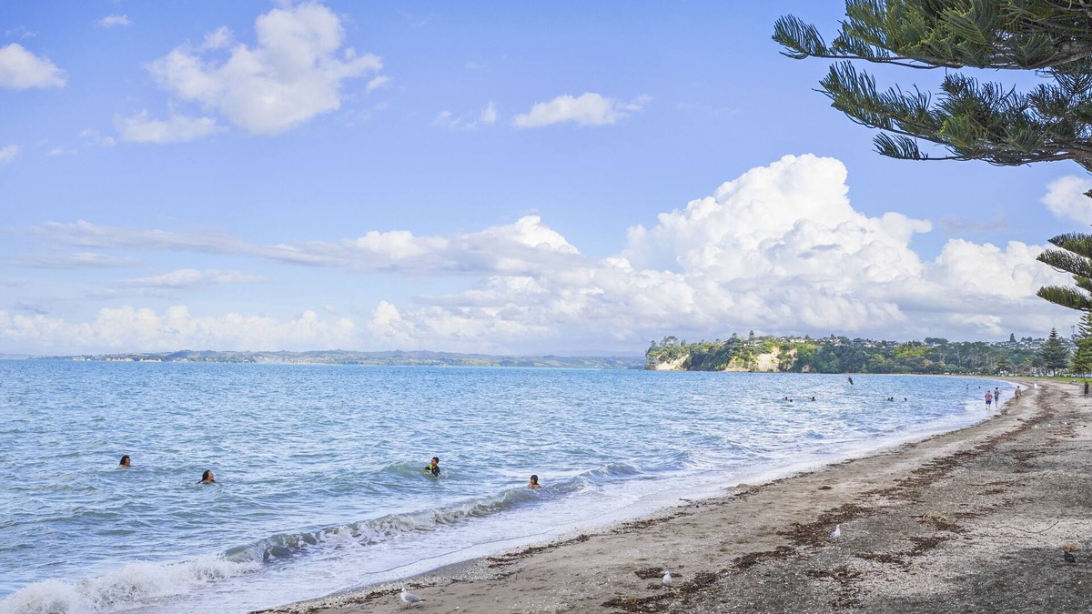 Eastern Beach House | Amazing Home By Beach - Aircon-ed