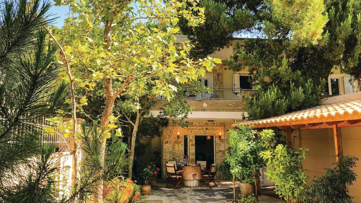 Spata-Artemida House | Amazing home in Artemida with kitchen