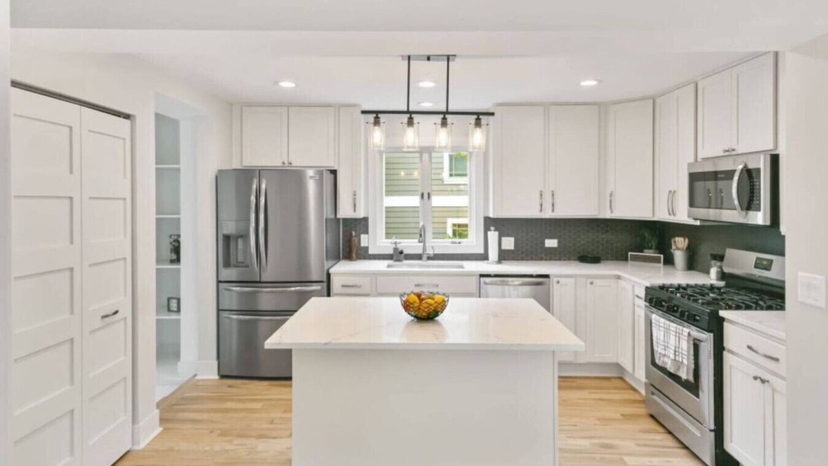 Libertyville House | Amazing home in DT Libertyville - Near Naval Base!