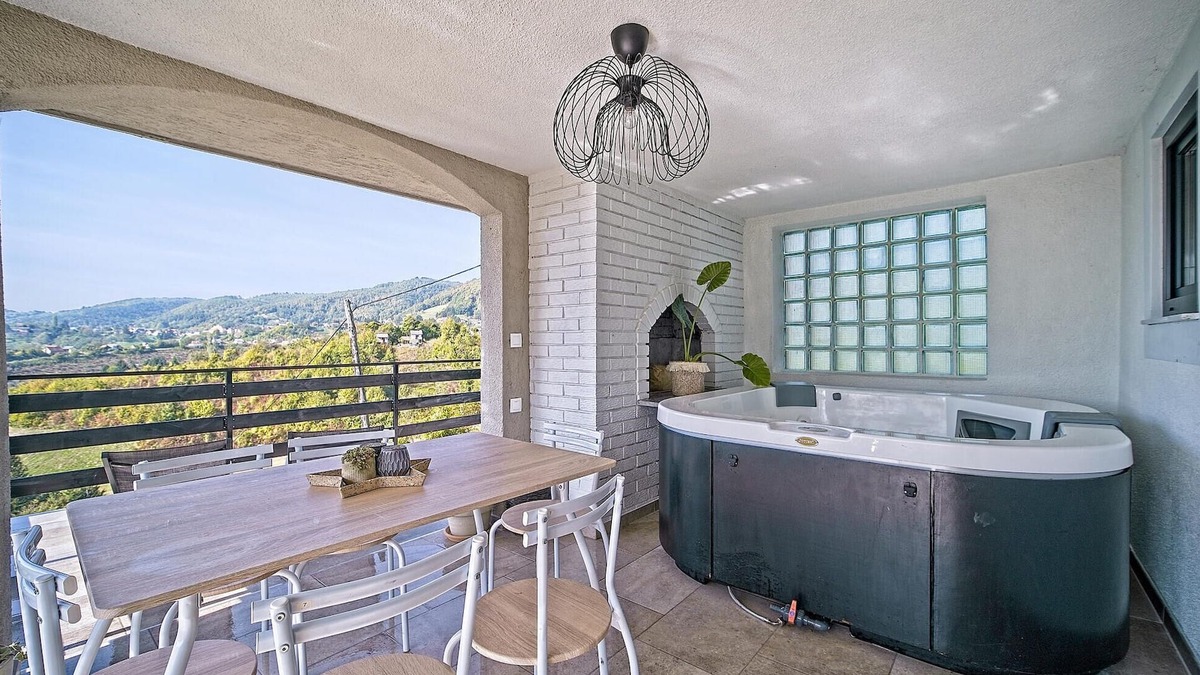 Jastrebarsko House | Amazing home in Ivancici with WiFi