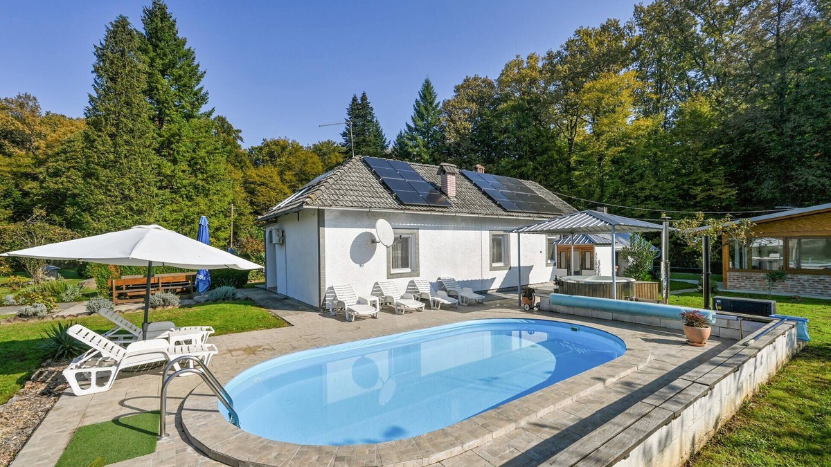 Ivanska House | Amazing home in Ivanska with kitchen